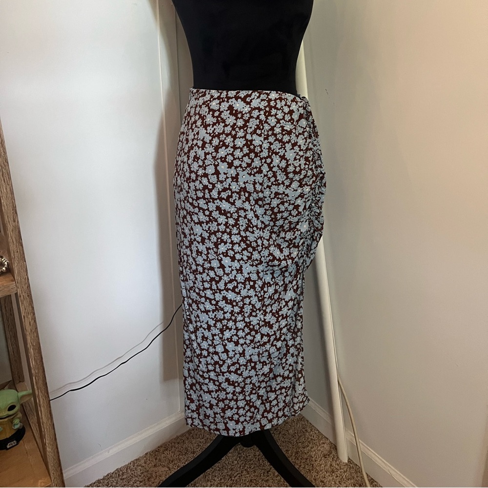 MIDI skirt with a leg slit